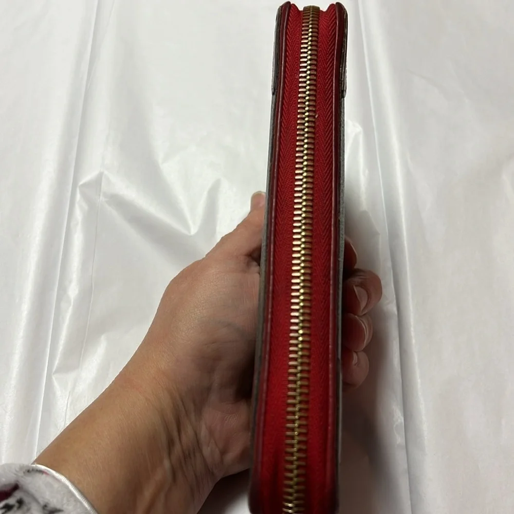 Louis Vuitton Monogram Retiro Cerese Zippy wallet. Comes with COA